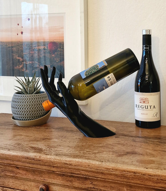 Wine bottle holder